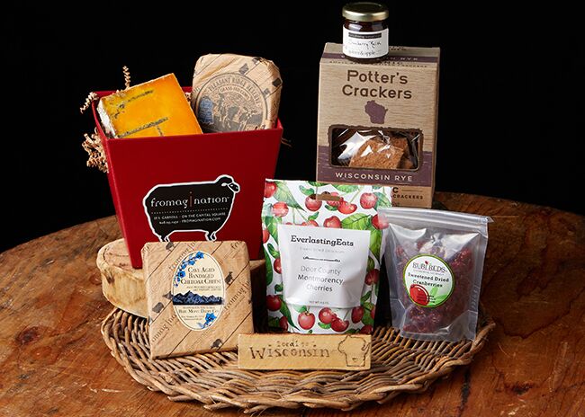 This is a picture of Fromagination's Artisan Classics Gift Set.