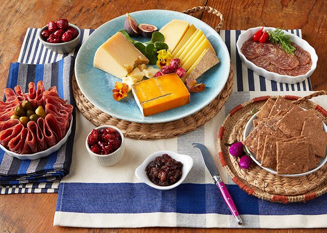 This is a picture of Fromagination's Artisan Classics Gift Set.