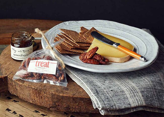 This is a picture of the unwrapped Pleasant Ridge Reserve Gift Set from Fromagination.