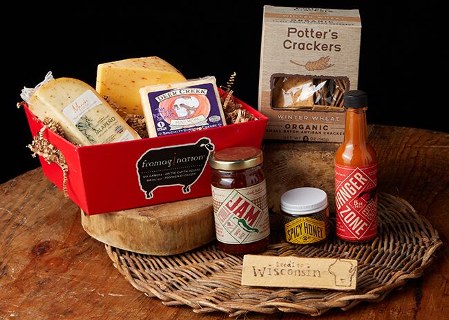 This is a picture of Fromagination's Queso Picante Gift Set.
