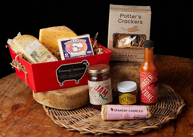 This is a picture of Fromagination's Queso Picante Gift Set.